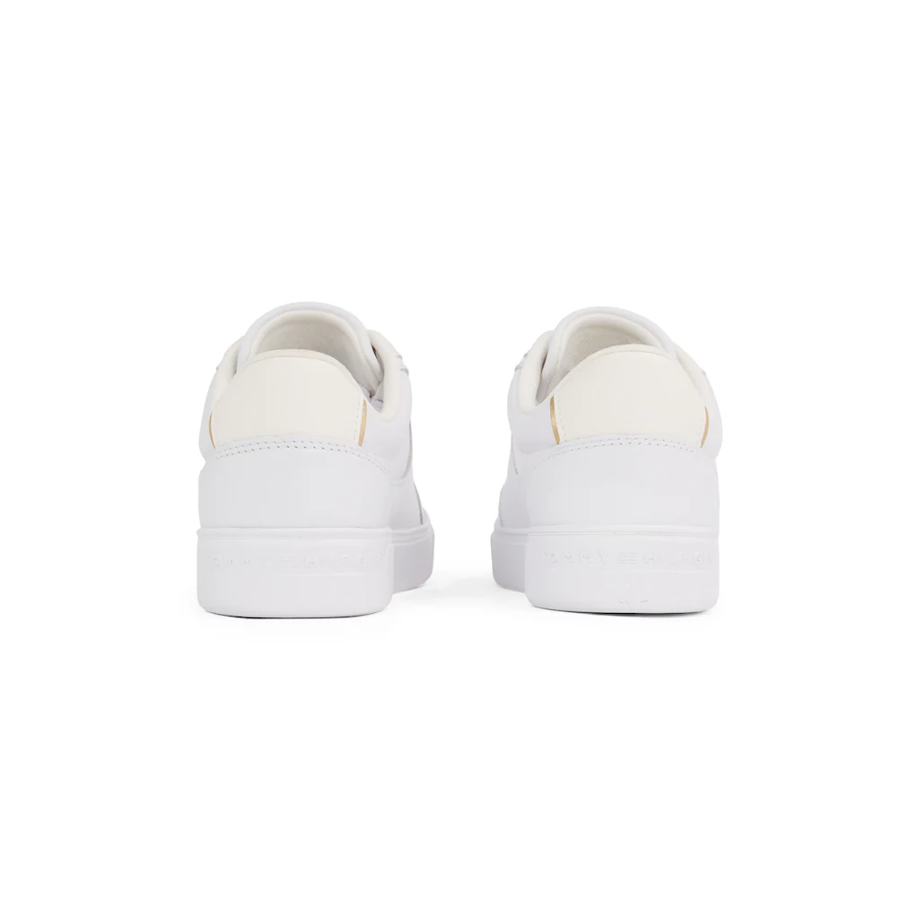 Tommy Hilfiger Plateausneaker »ESSENTIAL CHIC COURT SNEAKER« Freizeitschuh Schnürschuh Halbschuh mit TH-Schmuckelement online kaufen 2025