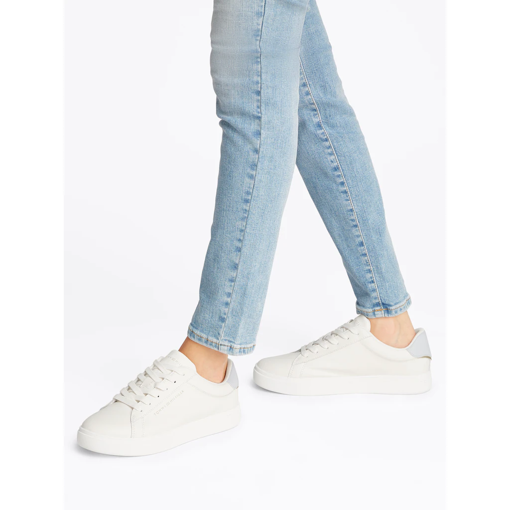 Tommy Hilfiger Plateausneaker »ESSENTIAL COURT SNEAKER« Freizeitschuh Halbschuh Schnürschuh mit Logoschriftzug online bestellen Kauf eins, bekomm eins gratis