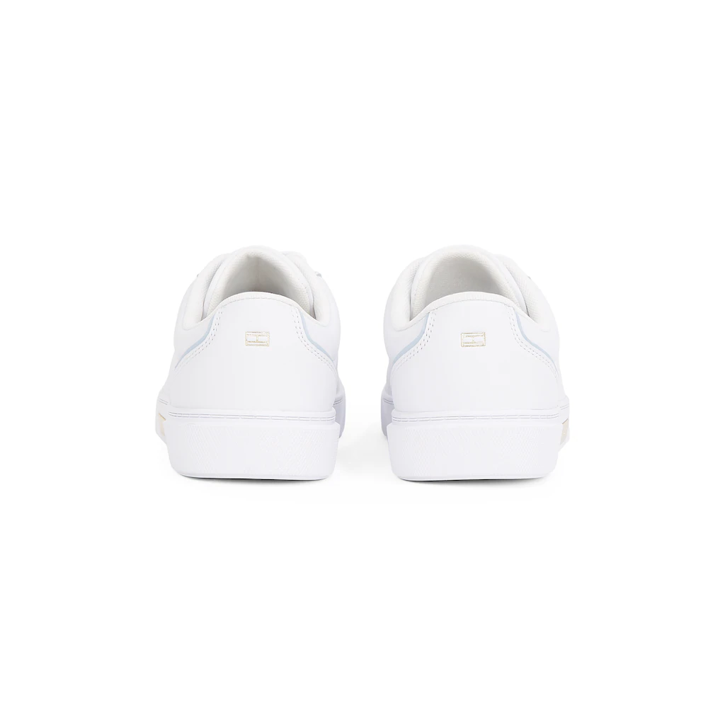 Tommy Hilfiger Plateausneaker »CHIC COURT SNEAKER« Freizeitschuh Halbschuh Schnürschuh goldfarbenes Schmuckelement ▷ für Weihnachtsangebot