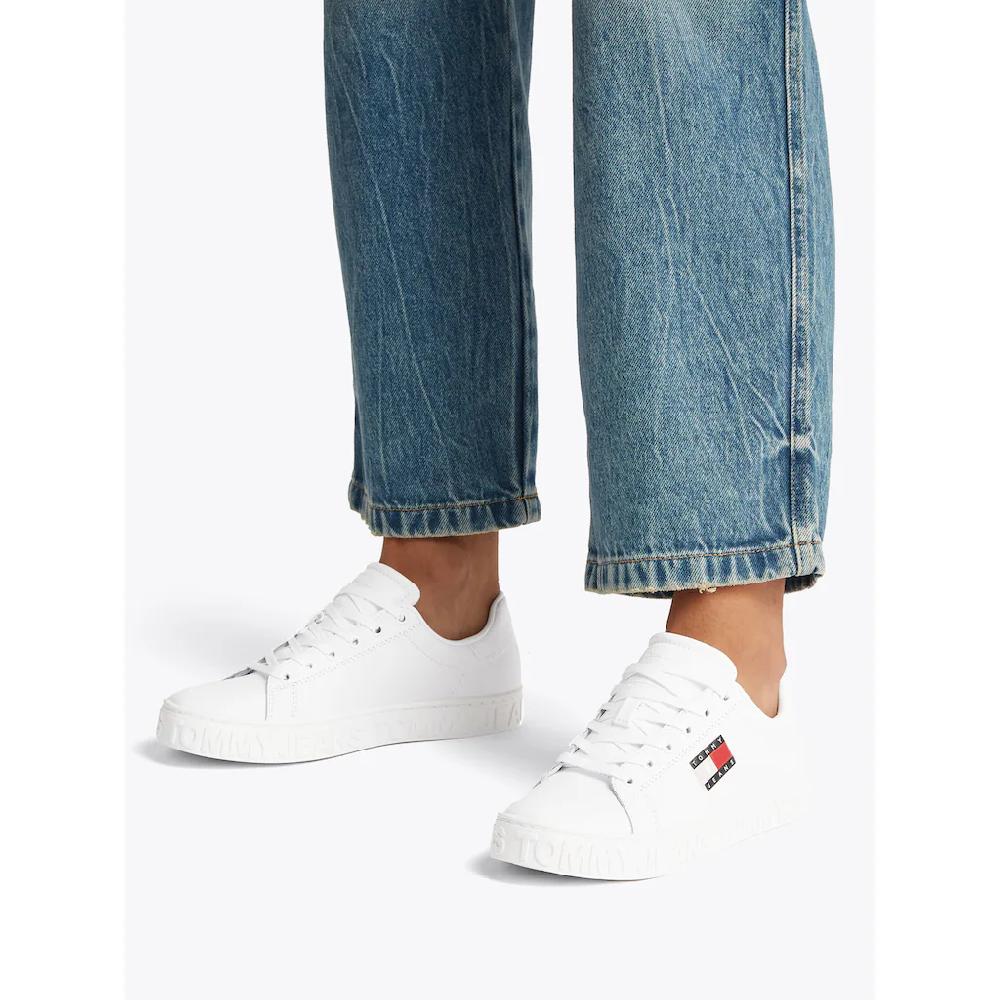 Tommy Jeans Plateausneaker »TJW LOGO OUTSOLE SNEAKER ESS« Freizeitschuh Halbschuh Schnürschuh mit seitlicher Logoflagge kaufen Vierteljährliche Förderung