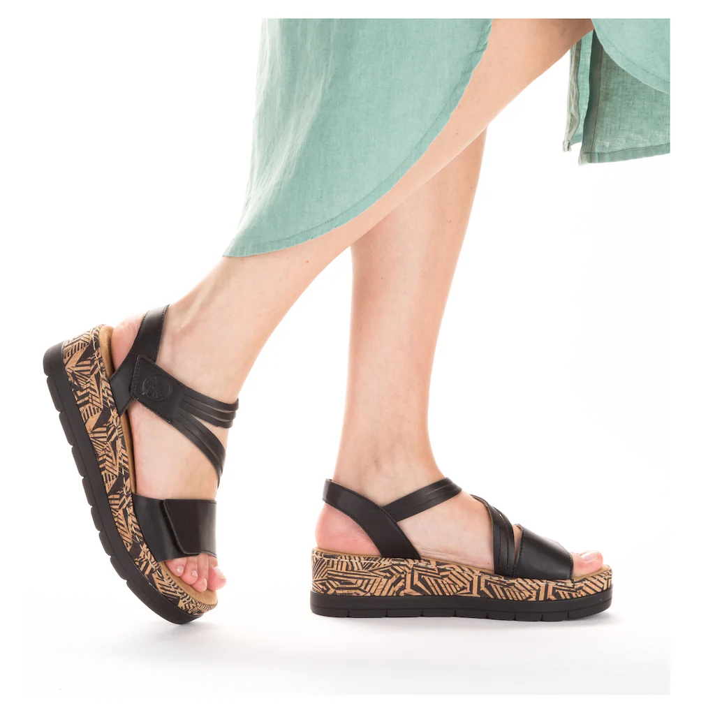 Rieker Keilsandalette Sommerschuh Sandale Keilabsatz mit gemusterter Plateausohle ▷ für zollfrei