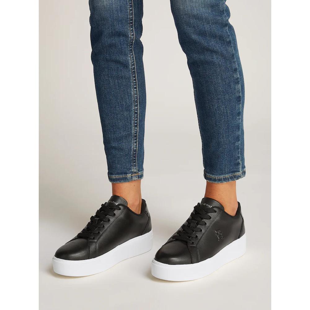 Tommy Hilfiger Plateausneaker »TH PLATFORM COURT SNEAKER« Freizeitschuh Halbschuh Schnürschuh Kontrastbesatz an der Ferse bestellen Jubiläumsangebot